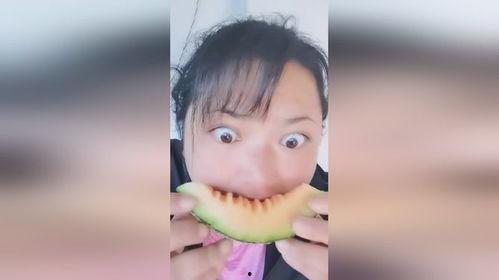 农村女网红吃瓜图片视频,揭秘乡村生活新风尚  第2张